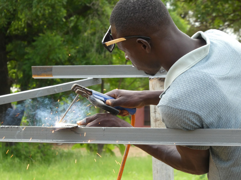 Fairtrade Energy Rahmen für die Solaranlage der Radiostation Radford FM in Tumu Ghana