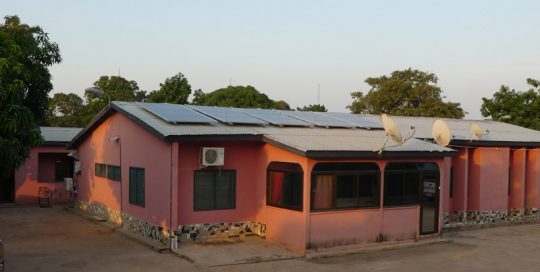 Fairtrade Energy PV Anlage auf Gästehaus Saleti Tumu Ghana