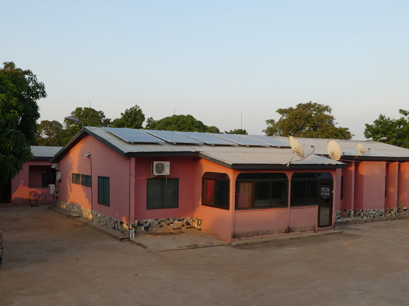 Fairtrade Energy PV Anlage auf Gästehaus Saleti Tumu Ghana