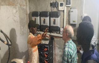Sitzung bei Radio Radford in Tumu